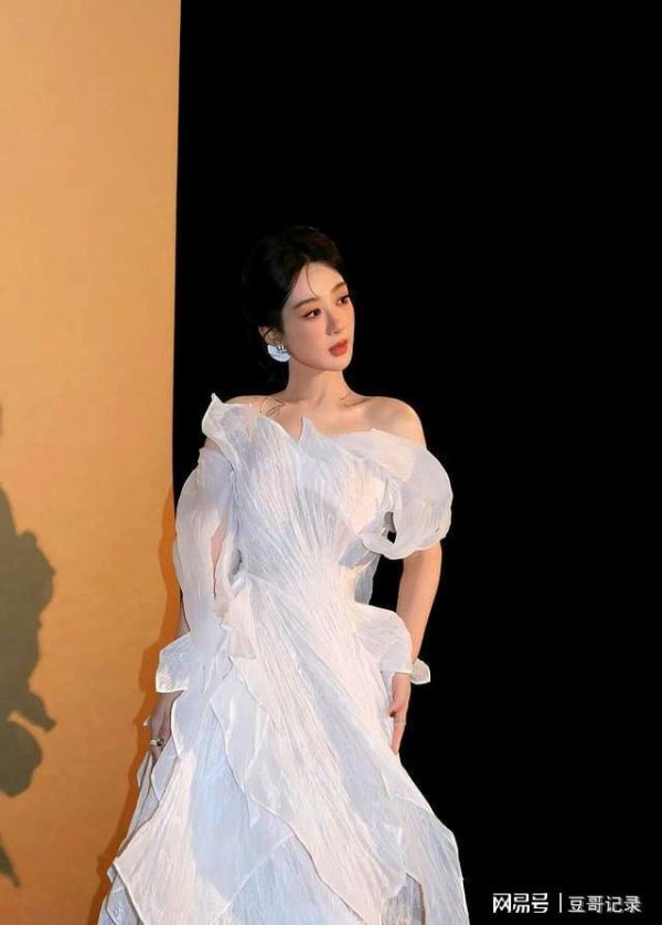 杨紫昨晚美到犯规!这才是真·女神降临