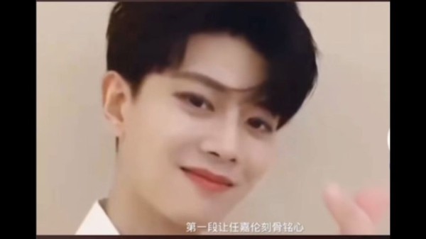 一分钟了解任嘉伦两段恋情