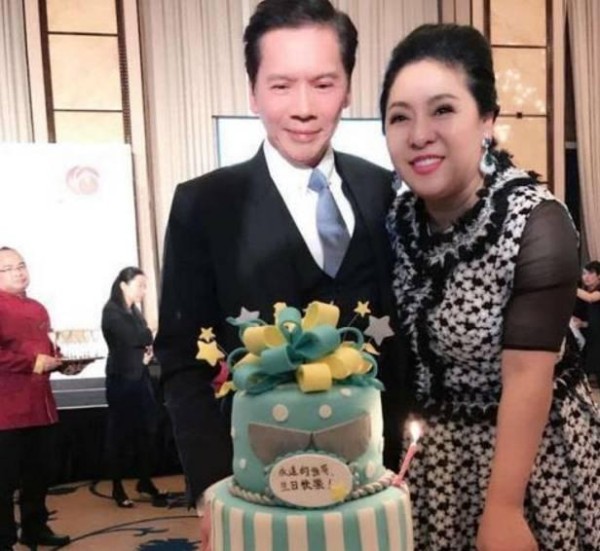 她借刘德华千万却不打欠条!年近六十被向华强宠了三十七年!