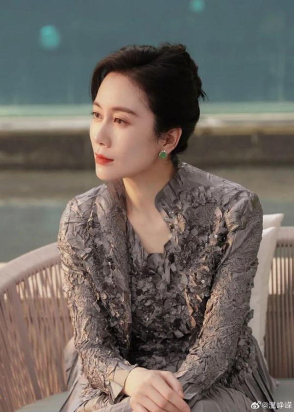 女演员自曝遭AI盗播 质问被拉黑 明星难自证身份