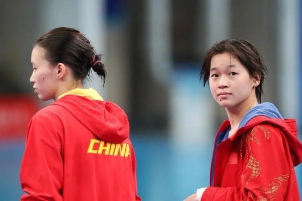 全红婵陈芋汐有说有笑!与掌敏洁互捏肚子,场上是对手,场下好姐妹