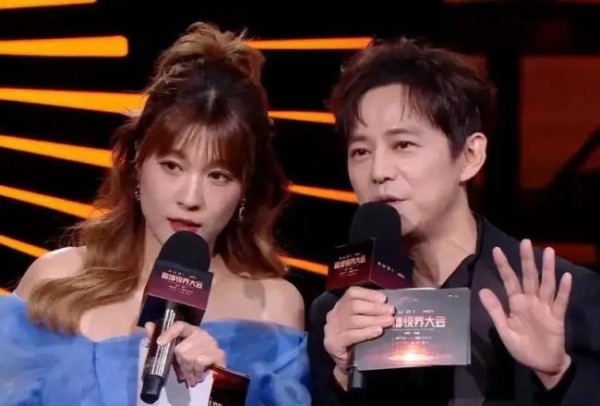 何炅谢娜再次同台主持 青春回忆与主持挑战