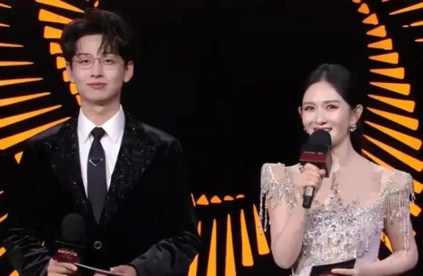 何炅谢娜再次同台主持 青春回忆与主持挑战