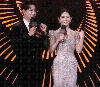 何炅谢娜再次同台主持 青春回忆与主持挑战