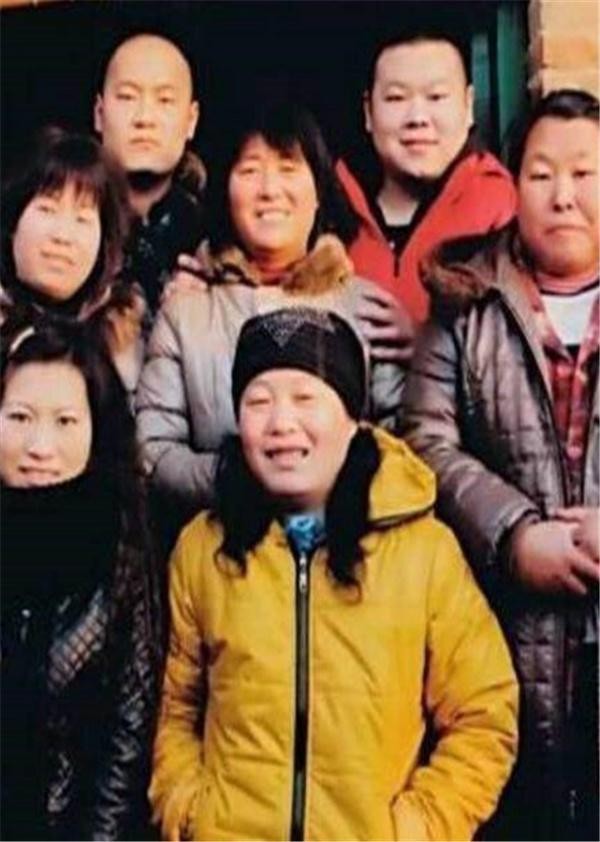 娱乐圈最“节约”的4位明星,谢娜仅排第2,榜首赚的钱全寄