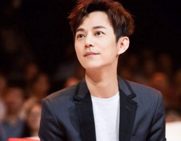 何炅的好人缘是看人下菜碟?黄磊一句点评,暗示了他真实的一面