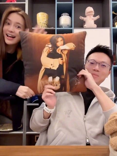 原来晚睡就能看到新鲜的baby!素颜状态也这么好