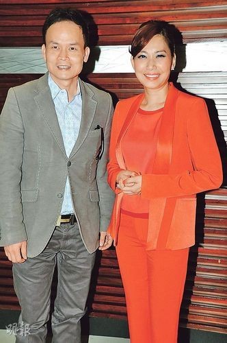 邝美云称男友受自己影响信佛 合照秀恩爱