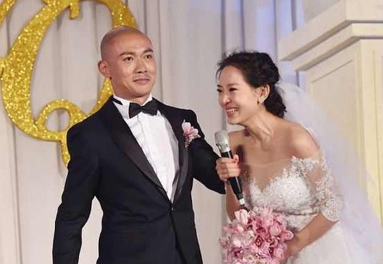 40岁聂远一家近照,二婚老婆比吴谨言美,女儿漂亮像他,有福气