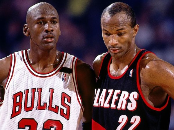 争第一分卫?“滑翔机”德雷克斯勒和乔丹交手23次,两人表现如何