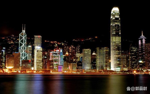 同为亚洲四小龙,1997年回归大陆的香港,为什么27年后逐渐没落?