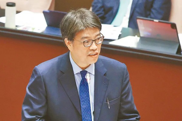 扬言将查处台湾艺人是否具大陆身份,台陆委会被炮轰