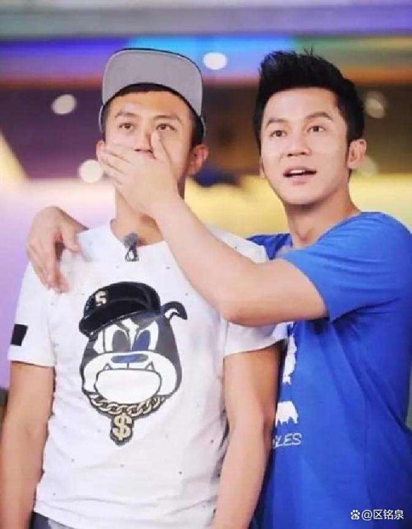 别被外表骗了!46岁李晨真实近况对比张译,现状让人深思