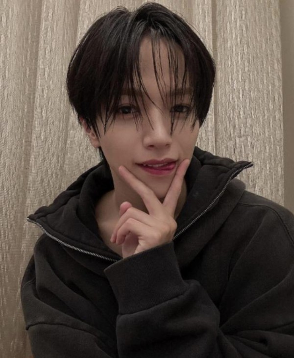 日偶像劈腿小师妹被正宫曝光,两人遭公司雪藏