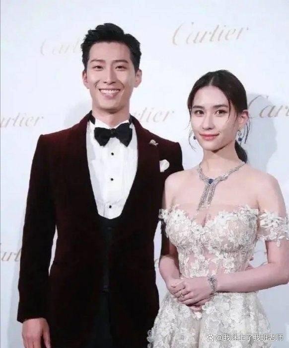 何超莲窦骁合体出席活动,深夜晒合影,豪门千金和霸气小狼狗
