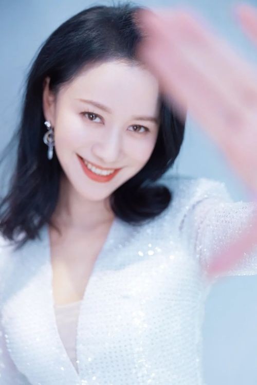 47岁倪虹洁没有跟女生住过一间房_47岁倪虹洁:有钱有闲,老公失联,负债千万,儿子不认