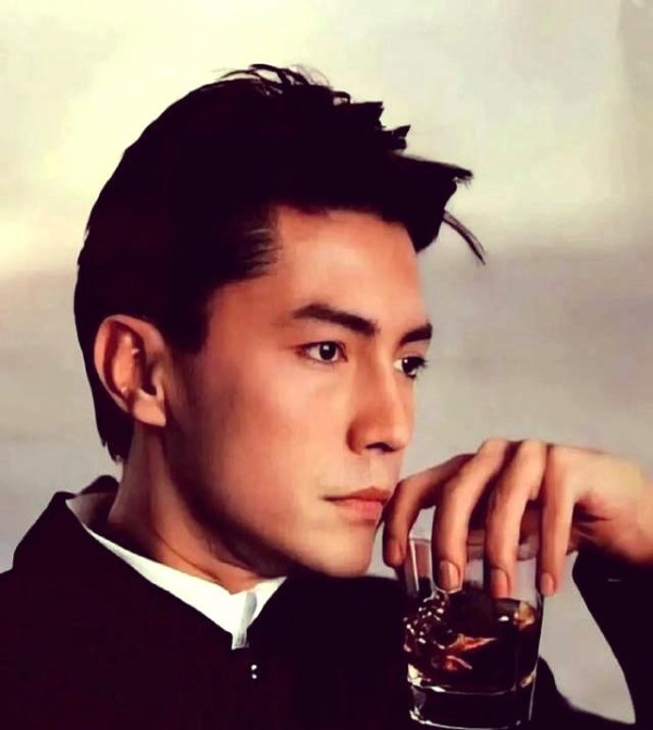 尊龙的东方魅力:三十年后的回响