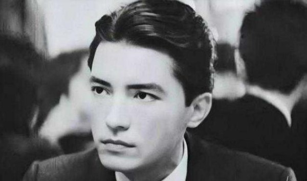 绝世容颜的尊龙,为何拒绝数名好莱坞女星,恋上大15岁的宋怀佳?