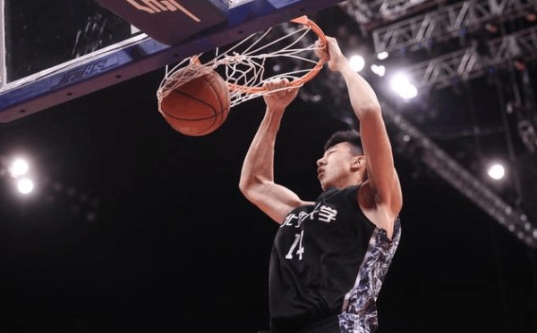 姚明亮出一招, 让CBA明星们颜面扫地, 王治郅赶忙为他们开脱