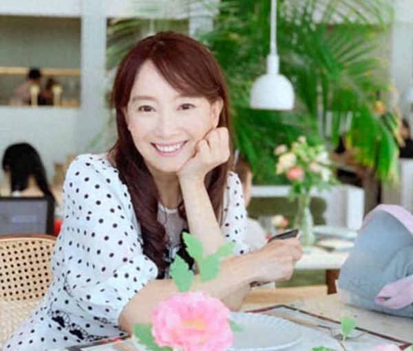 她身为中国明星却悼念安倍,为何竟无人责骂?