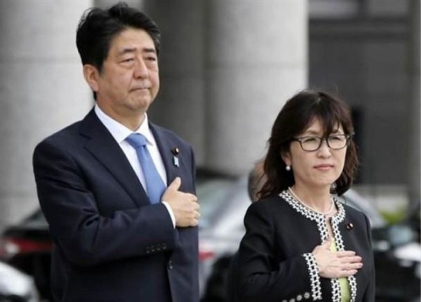 移情别恋?走了稻田朋美,安倍喜欢哪个女人?