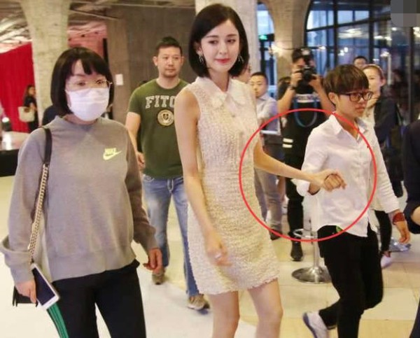 明星和助理的关系怎么样?郑恺送宝马,赵丽颖刘诗诗的助理最幸福