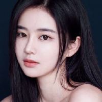 小伙向美女吹嘘车技当...