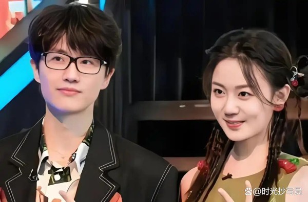 许嵩冯禧恋情实录:从节目结缘到街头甜蜜,14岁年龄差挡不住真爱