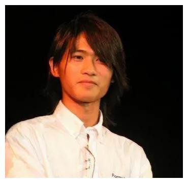 一个妻子一个女朋友,才华横溢的韩寒过的竟然是三人行的生活?