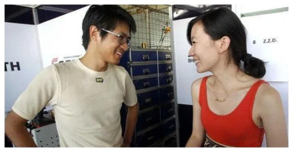 一个妻子一个女朋友,才华横溢的韩寒过的竟然是三人行的生活?