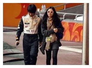 一个妻子一个女朋友,才华横溢的韩寒过的竟然是三人行的生活?