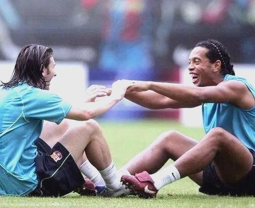 梅西与小罗:巴萨岁月中的友情与辉煌