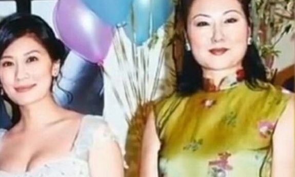 明星婆媳关系好不好?李小璐婆婆给她端洗脚水,她和婆婆亲如姐妹