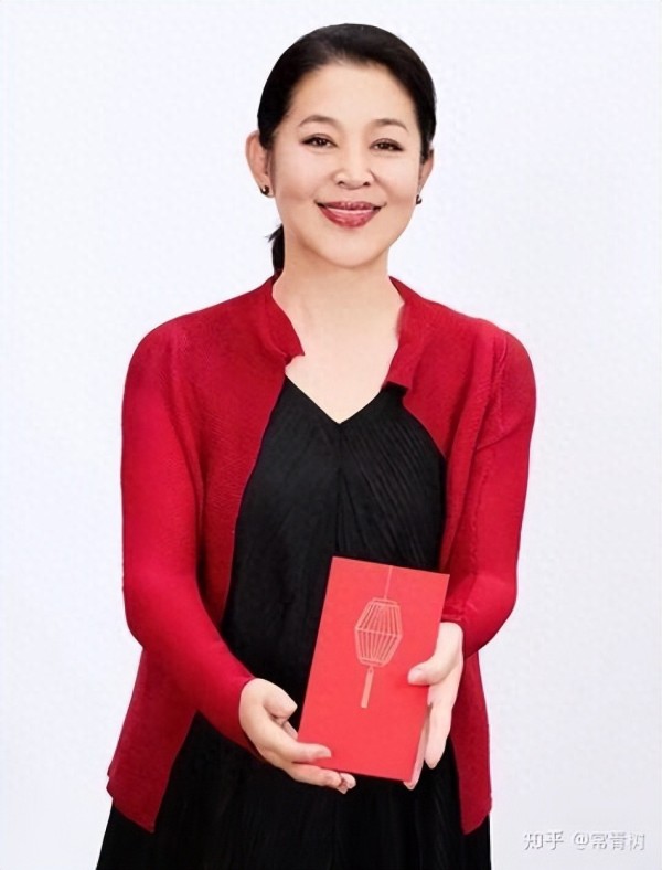 董宇辉透露跟倪萍常有联系,给他找过正骨医生,想不到关系这么好