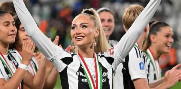 尤文女足队员带妆踢球被网暴,母亲回应:你们应关心她的球技