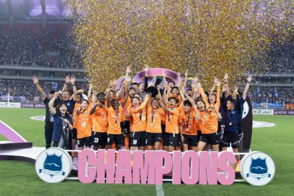 武汉女足问鼎亚洲之巅 高端新能源MPV冠军岚图梦想家全程护航