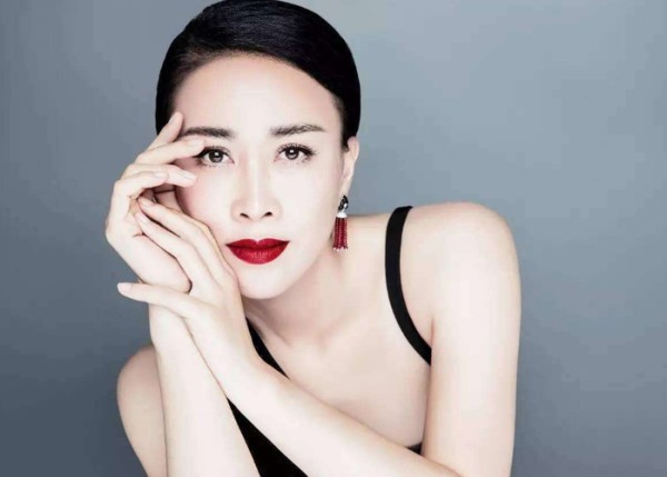 那英曾暗恋他!章子怡求他提携!如今弃艺从商,19岁儿子帅气逼人