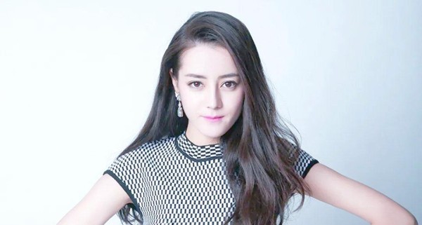 迪丽热巴与黄景瑜因共同保镖再陷绯闻风波