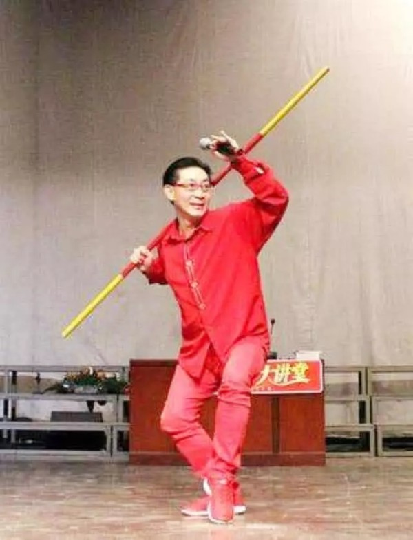 靠一个角色活一辈子的三位明星:济公被封杀20年,他让周星驰道歉