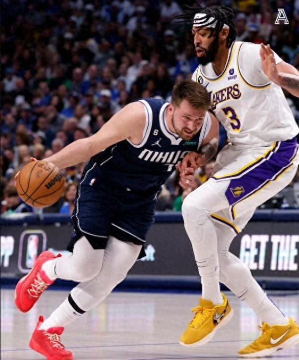 东契奇换浓眉!独行侠高层谈交易,湖人赚麻了,但詹姆斯却成输家