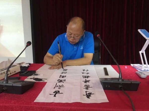 田英章的书法为什么在互联网上受到了这么多的非议？