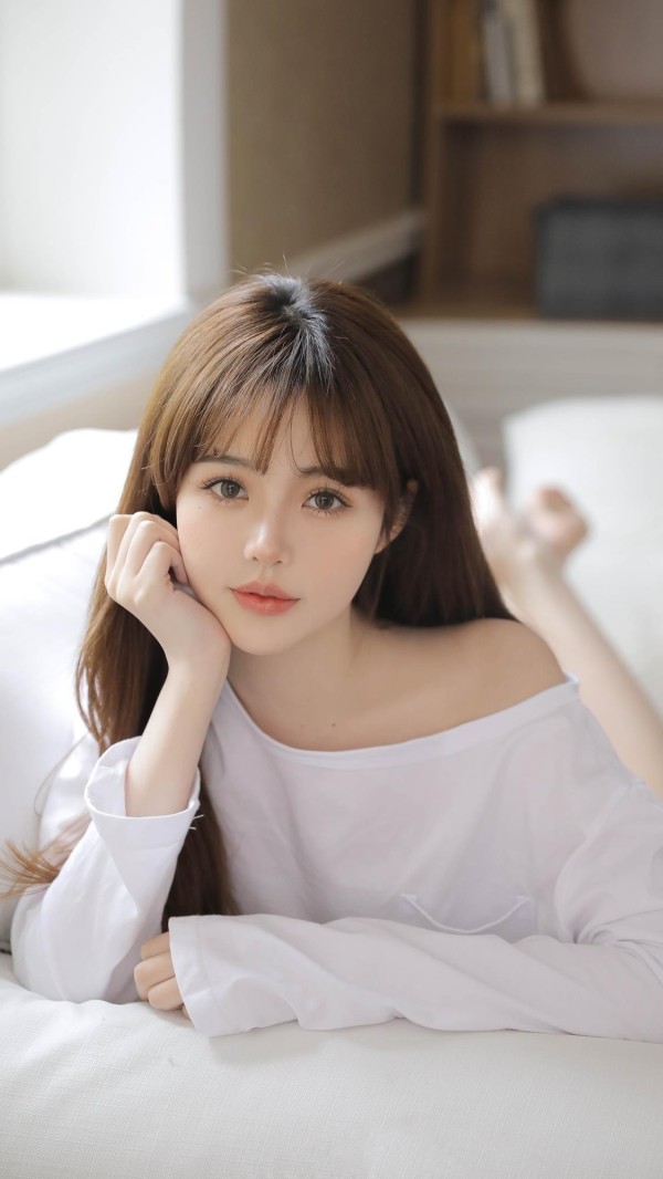 如何通过共同朋友接近她?3个自然不尴尬的方法-1