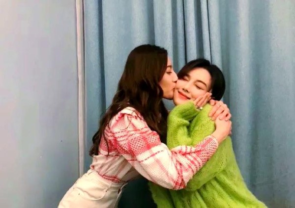 95后新生代女艺人的深厚闺蜜情谊