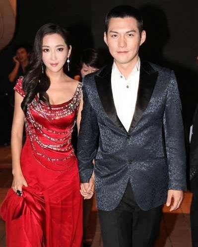 严宽求婚揭女友杜若曦美艳私照(图)