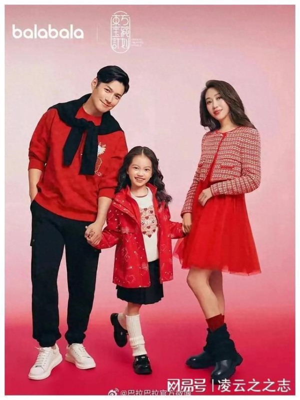 杜若溪严屹宽全家福 帅气爸爸,漂亮妈妈,活泼女儿!