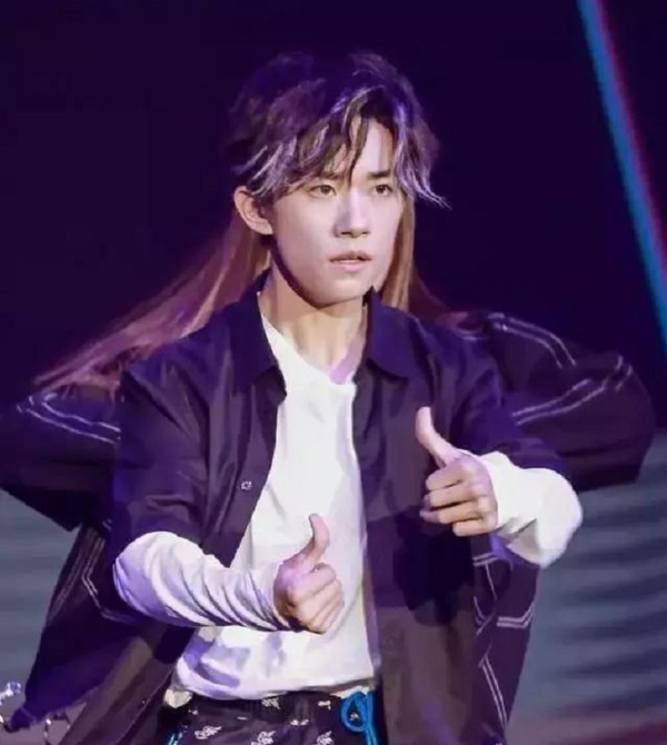 明星沙雕错位图,每张都爆笑,喝水时勿看!