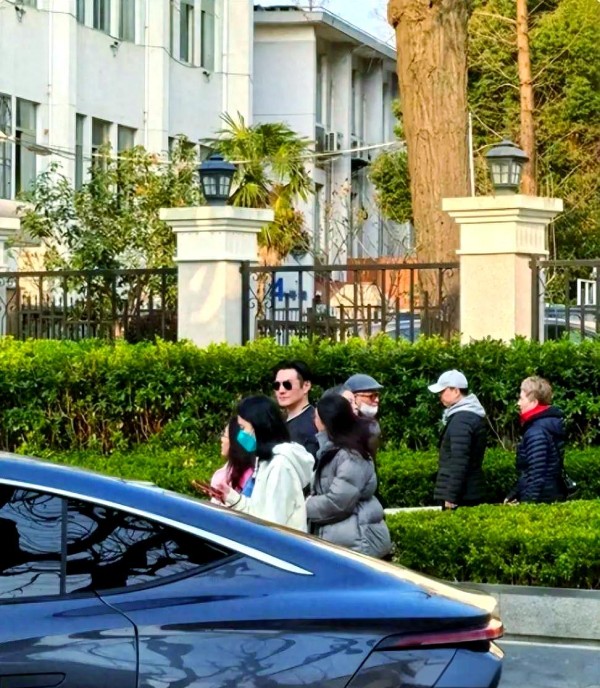 严宽与杜若溪:爱情长跑中的坚定与默契