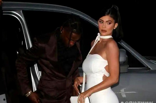 詹娜主动示爱哈登,已与魔兽结束关系