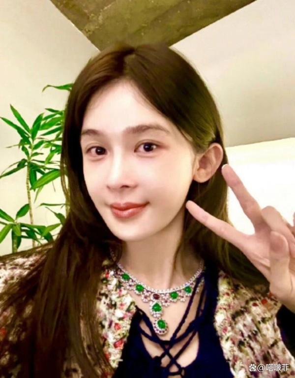 曝赵樱子一线男友姓张,名字是三个字的00后,网友纷纷猜测是他!