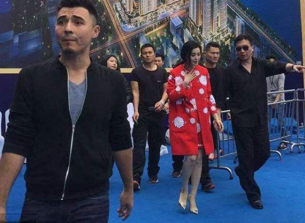 明星演出活动时 保镖团队如何应对